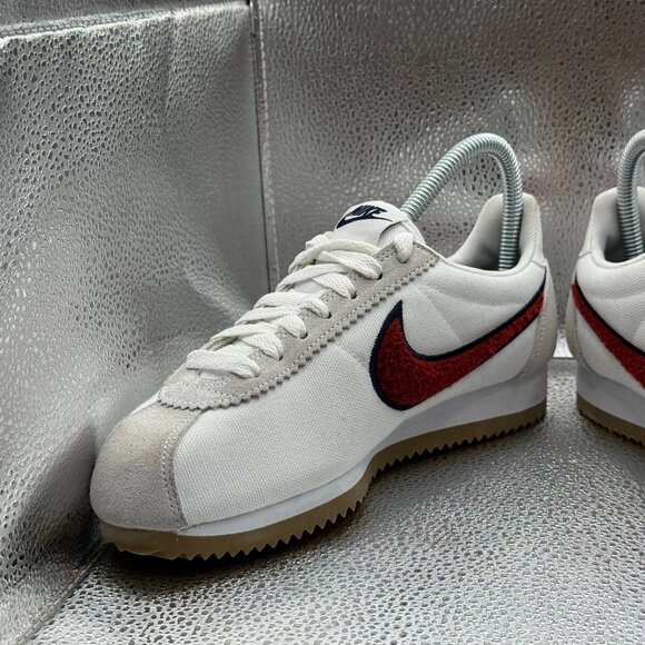Size 6.5 Nike Classic Cortez Womens Chenille Swoosh Red Crush Sneaker 905614-103 - Picture 4 of 12